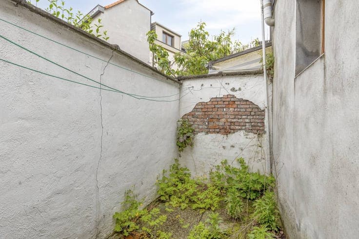 Updating 4 bedroom house for sale in Borgerhout!