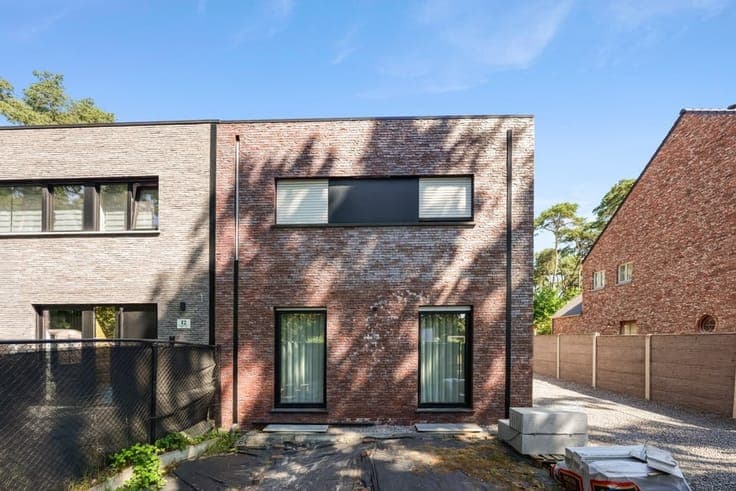 INSTAPKLARE EN ENERGIEZUINIGE GEZINSWONING IN GENK