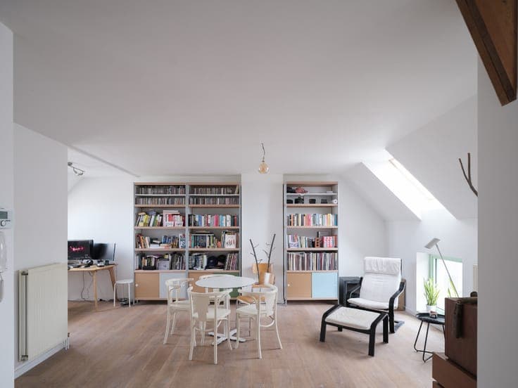 Opbrengsteigendom met magazijn en twee appartementen nabi...