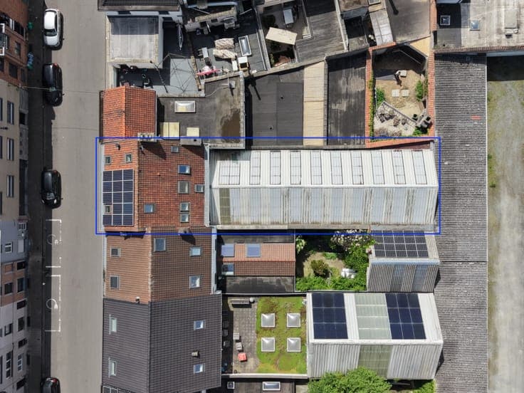 Opbrengsteigendom met magazijn en twee appartementen nabi...
