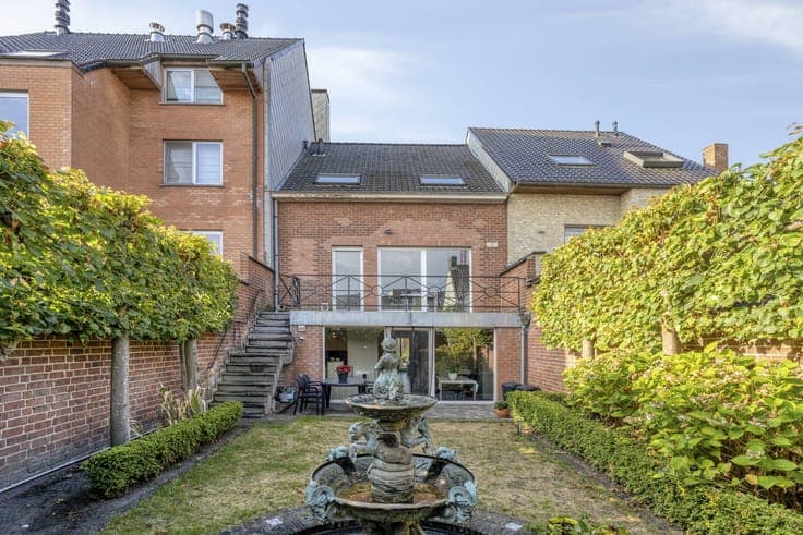 Investment property with 2 apartments in the center of Oostk
