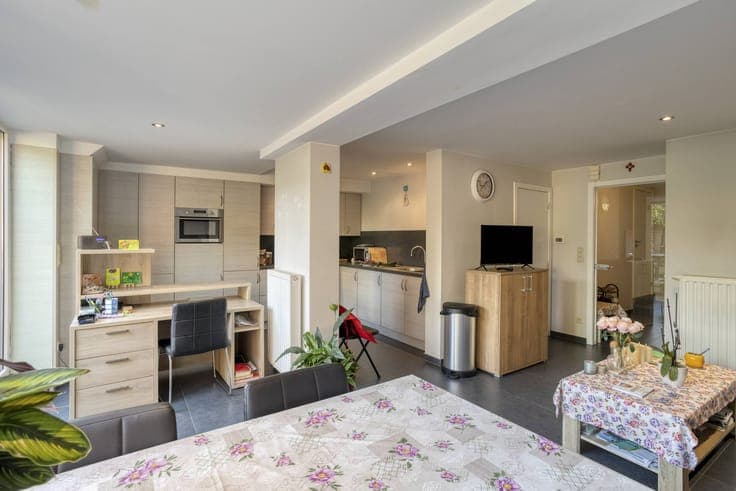 Investment property with 2 apartments in the center of Oostk