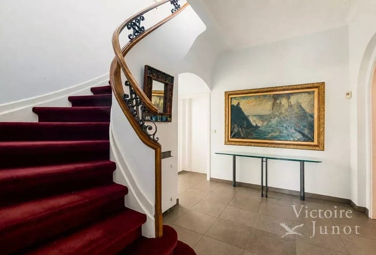 Observatory, superb 4-bed house + study, garden and garage