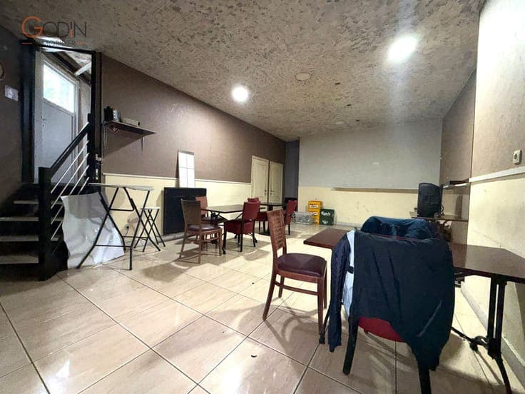 Immeuble de rapport avec rez commercial et 5 logements !
