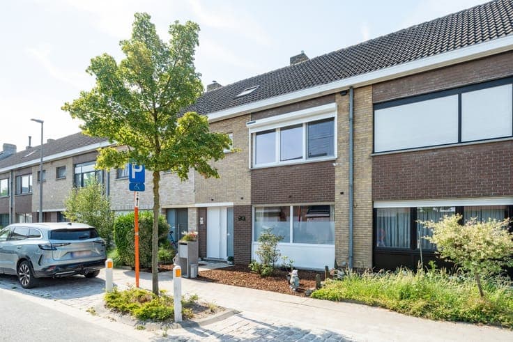 Zuidgerichte woning met uitweg en aparte garage - Assebroek
