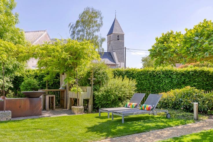 cosy VILLA with separate CARE HOME / FLAT or OFFICE