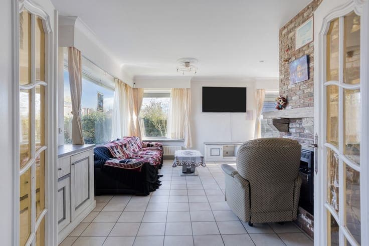 OP TE FRISSEN OPEN BEBOUWING MET 3 SLAAPKAMERS, GARAGE EN...