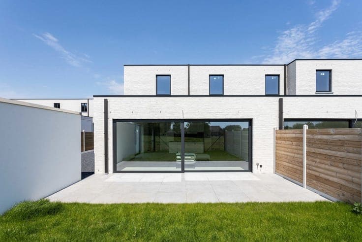 Znergy-efficient new-build home with high-quality finishes!