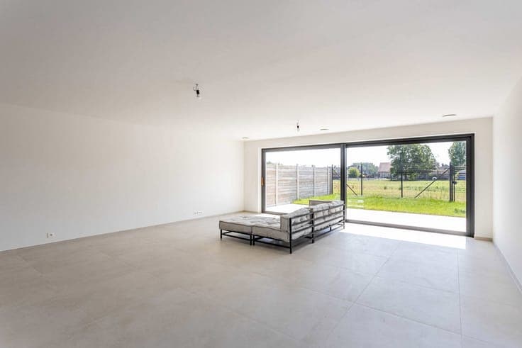 Znergy-efficient new-build home with high-quality finishes!