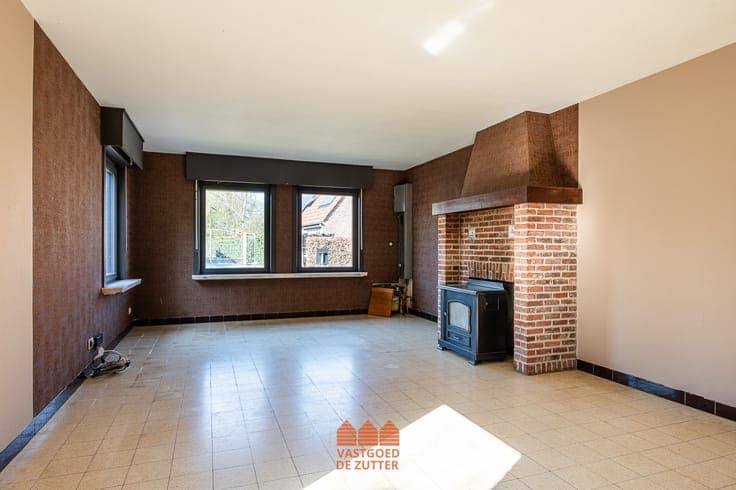 Halfopen bebouwing met tuin en garage in rustige doodlope...