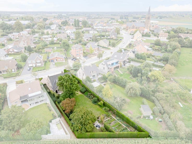 Ruime villa met 4 tot 5 slpk, garage en grote west-georië...