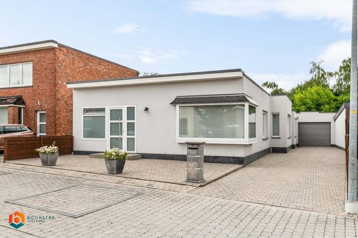 Zeer verzorgde laagbouwwoning met 2 slpkrs en leuke tuin