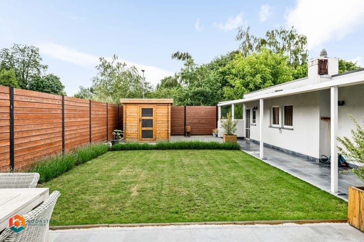 Zeer verzorgde laagbouwwoning met 2 slpkrs en leuke tuin