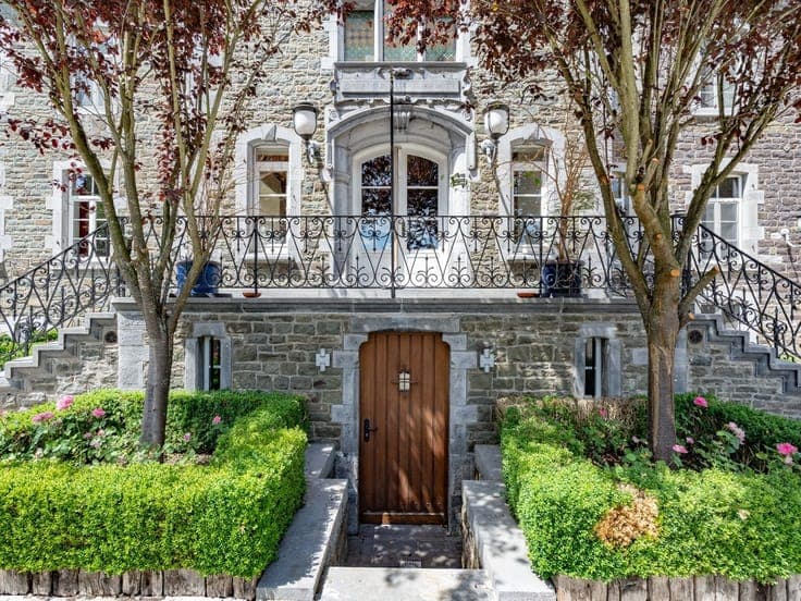 Château sur +/- 8 hectares