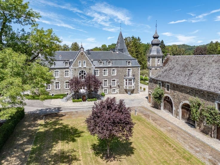 Château sur +/- 8 hectares