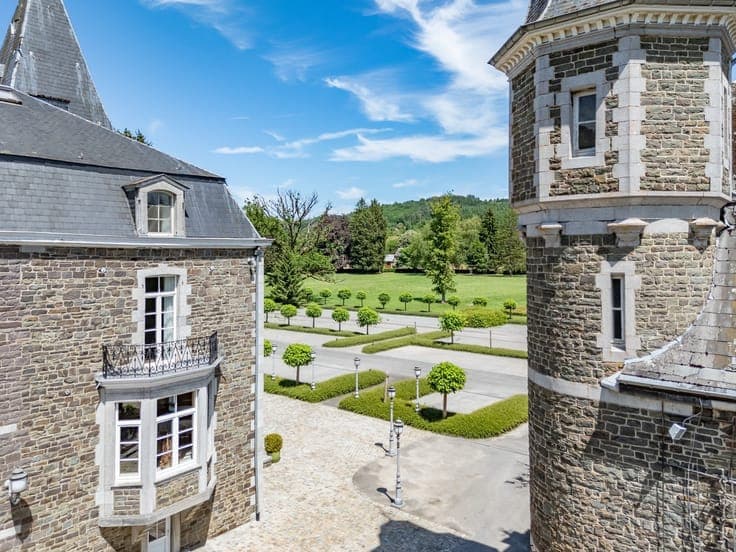 Château sur +/- 8 hectares