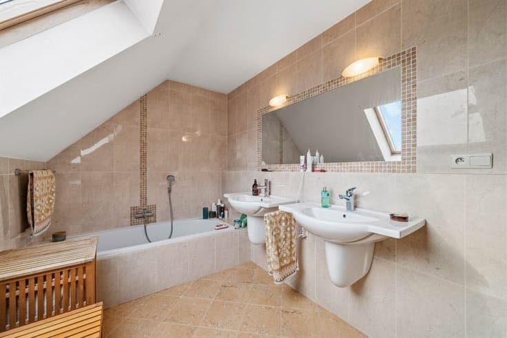 LUXURIOUS, ENERGY-EFFICIENT detached house with a SUBLIME e