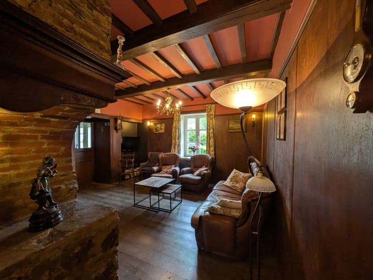 Authentic, renovated farmhouse with plenty of potential