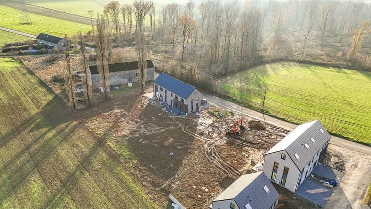 Rare opportunity: family home with exceptional views