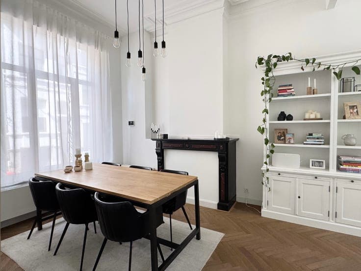 Mansion with South garden in sought-after Markgrave district