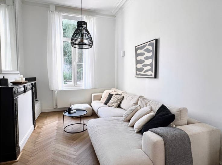 Mansion with South garden in sought-after Markgrave district