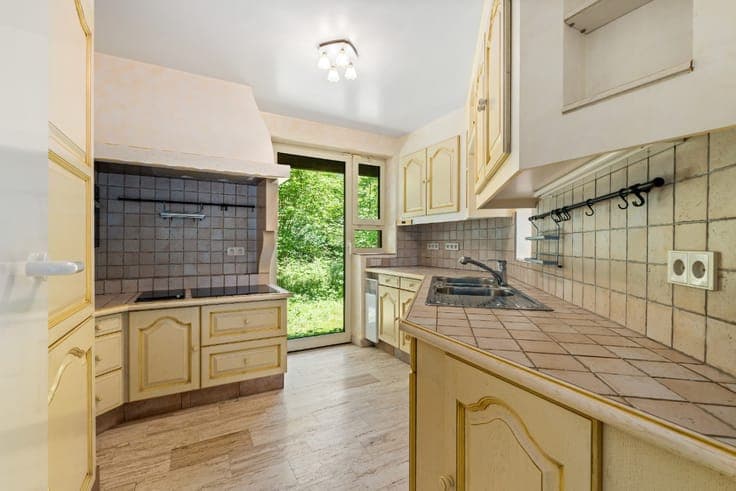 Villa with studio and large garden in Steenokkerzeel