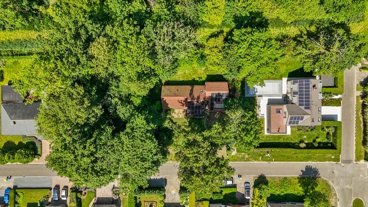 Villa with studio and large garden in Steenokkerzeel