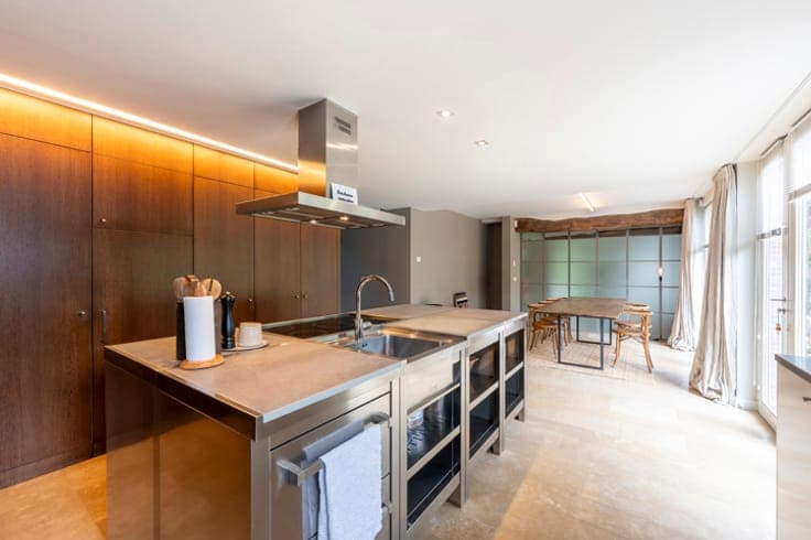 RIJMENAM – Exceptionally renovated 18th-century farmhouse