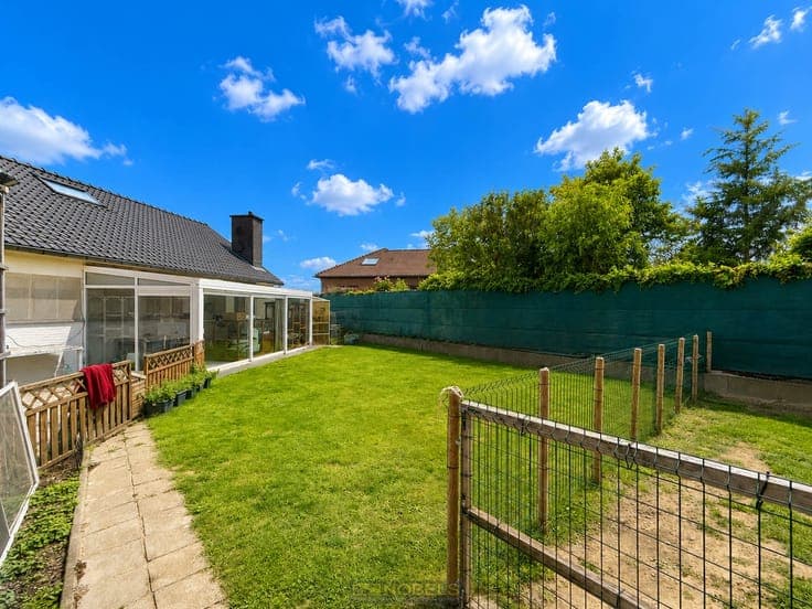 Te koop, te moderniseren woning met molen te Huise (Kruisem)