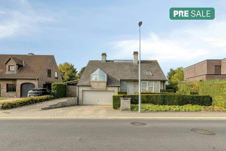 Unique, bright house for sale with playful intermediate leve