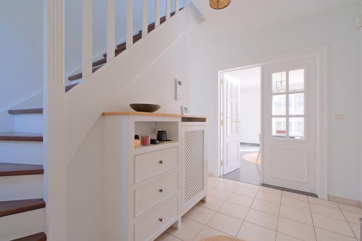 4 bedroom house + office (poss. lib. prof.) with pool