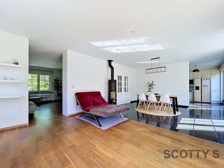 4 bedroom house + office (poss. lib. prof.) with pool