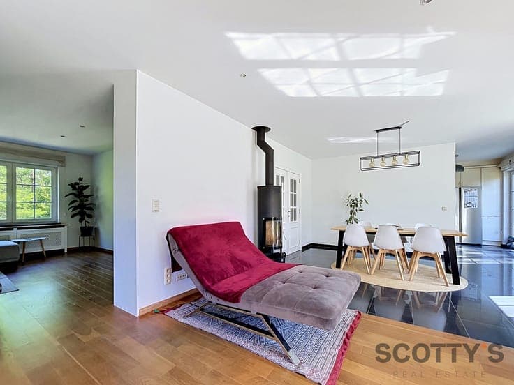 4 bedroom house + office (poss. lib. prof.) with pool