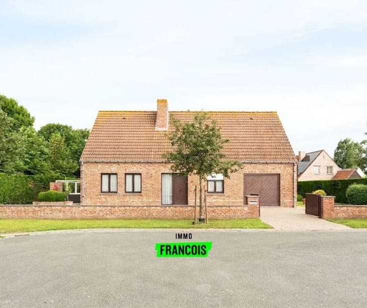 A beautifully maintained villa in an exclusive residential …