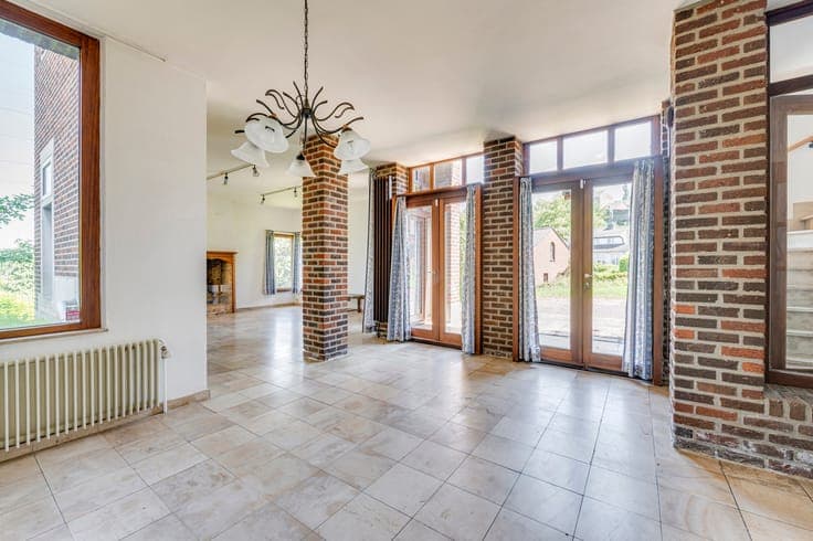 Architect-designed house 5 bedrooms and outbuilding