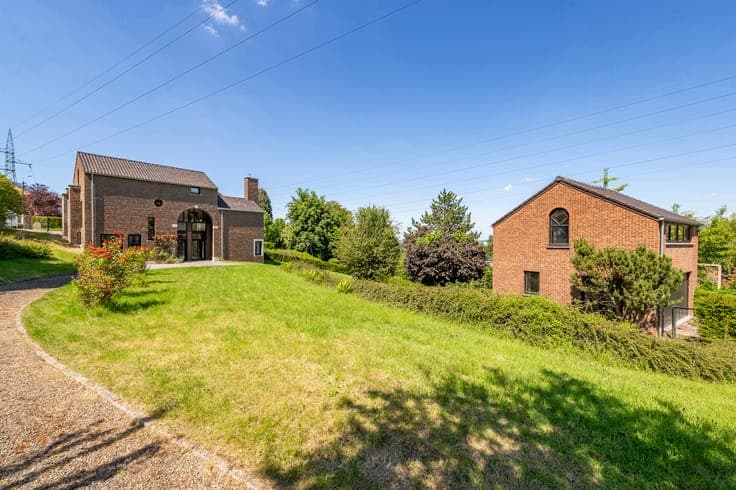 Architect-designed house 5 bedrooms and outbuilding