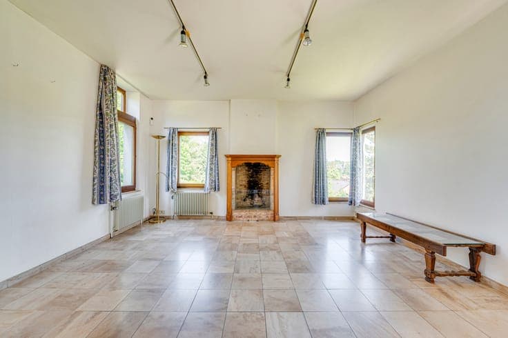 Architect-designed house 5 bedrooms and outbuilding