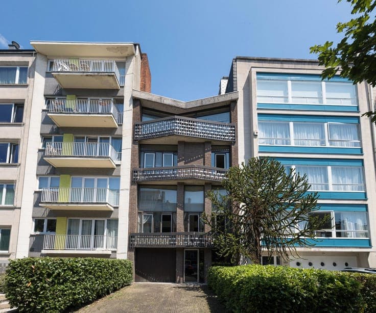 Exceptional townhouse signed Jules Wabbes