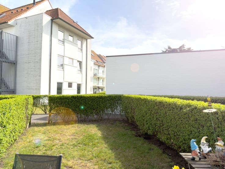 Centraal gelegen bel-etagewoning met garage en oprit (124...