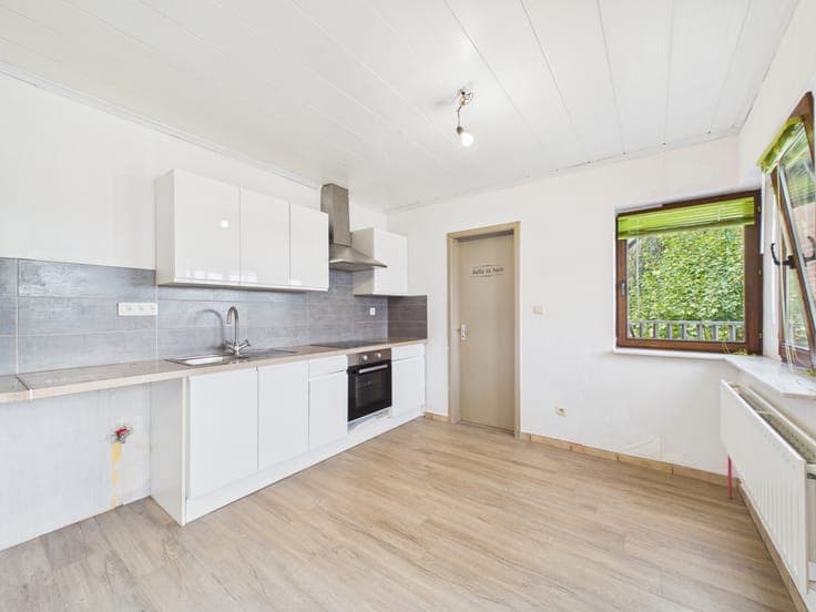 3-bedroom house with garage, terraces and garden