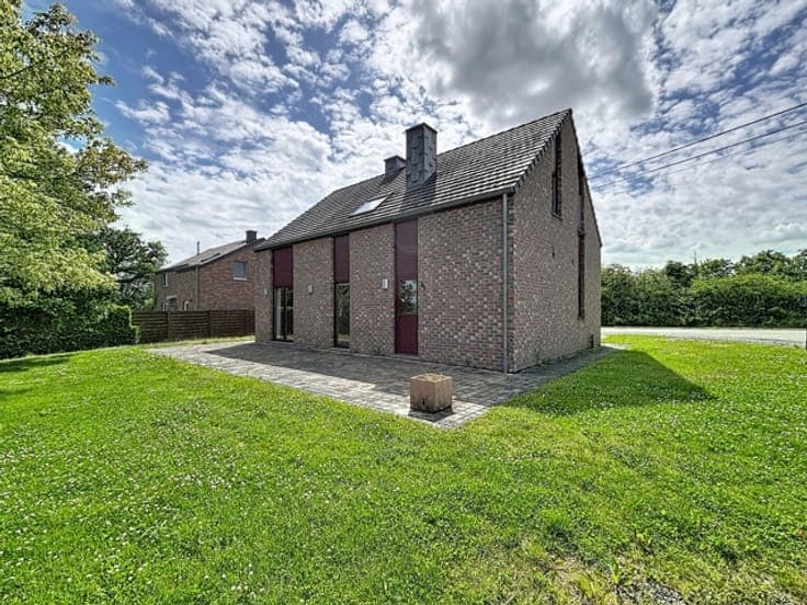 Detached house with garden in a sought-after residential are