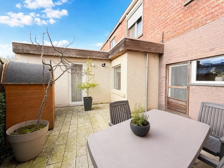 Te koop, gerenoveerde woning met stadstuin in hartje Zott...