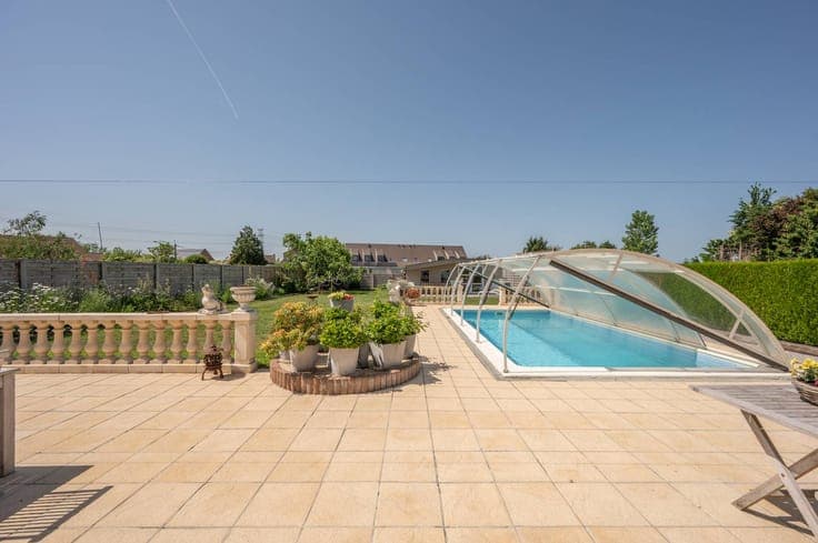 5 bedroom villa with pool for sale in Lissewege