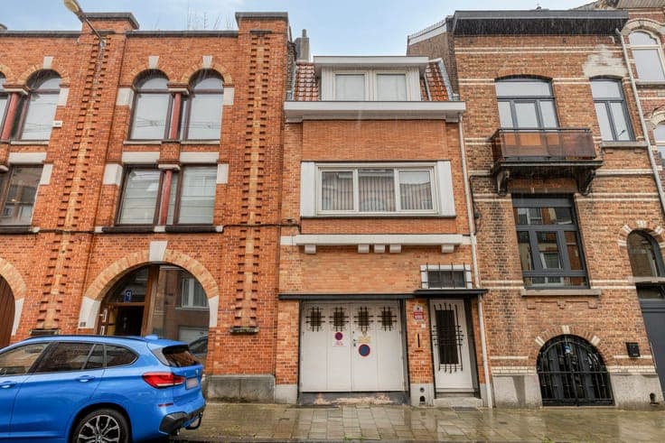 Spacious Townhouse with Garage in a Prime Location
