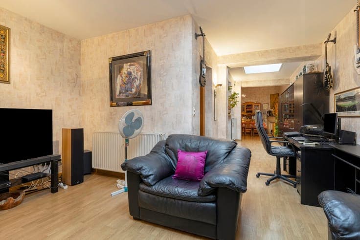 Spacious Townhouse with Garage in a Prime Location