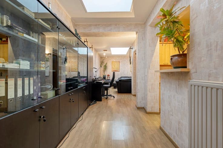 Spacious Townhouse with Garage in a Prime Location