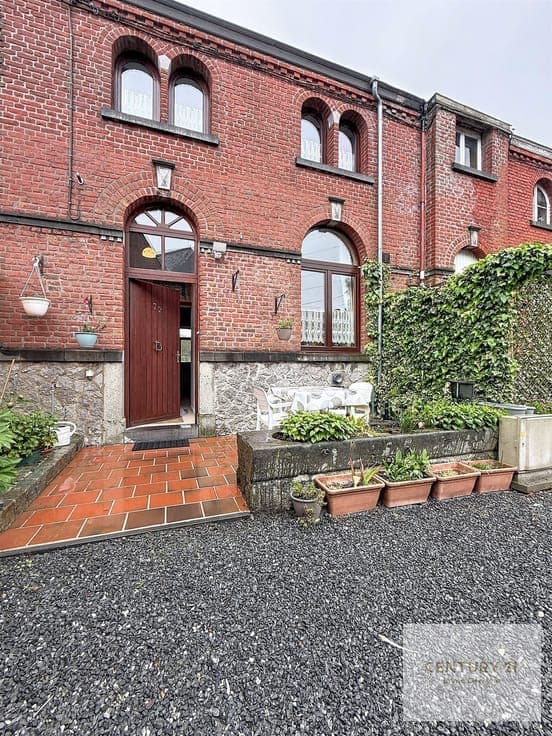 Charming 2-fronted house, completely renovated