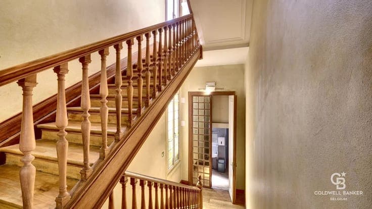 Saint-Gilles – Mixed-use townhouse with offices, rear house