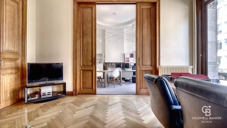 Saint-Gilles – Mixed-use townhouse with offices, rear house