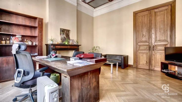 Saint-Gilles – Mixed-use townhouse with offices, rear house